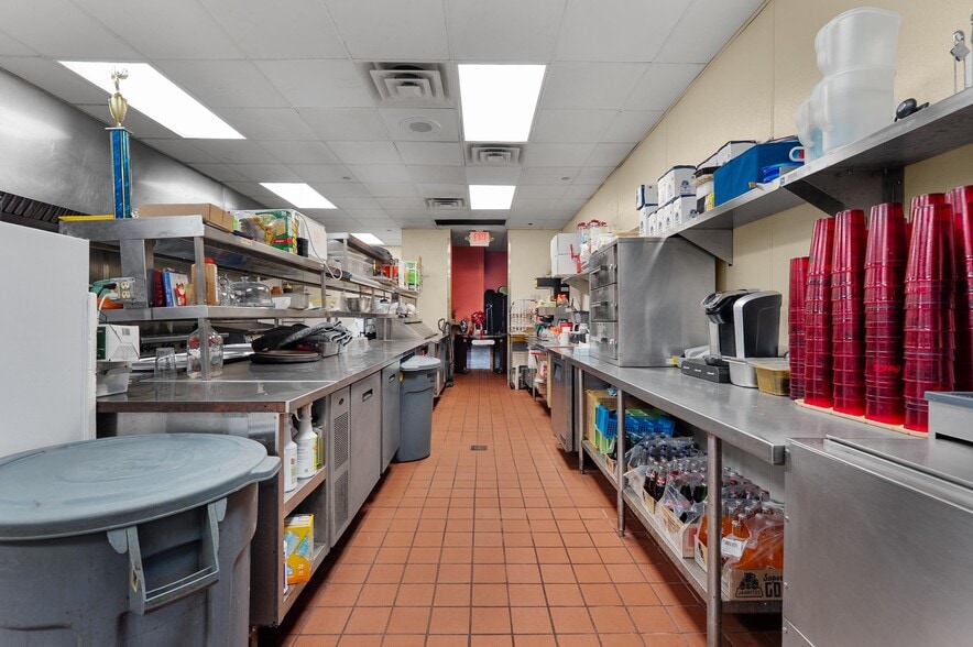 More Photos Of 850 Kepler Dr, Green Bay Restaurant For Sale