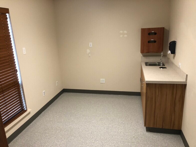 More Photos Of 12183 Locksley Ln, Auburn Medical For Lease