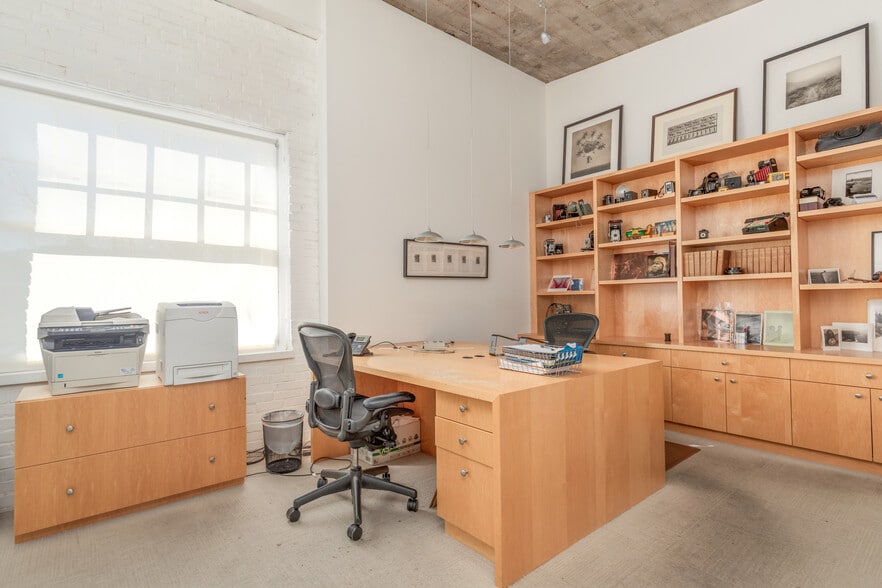 More Photos Of 2745 Locust Blvd, Saint Louis Office Residential For Lease