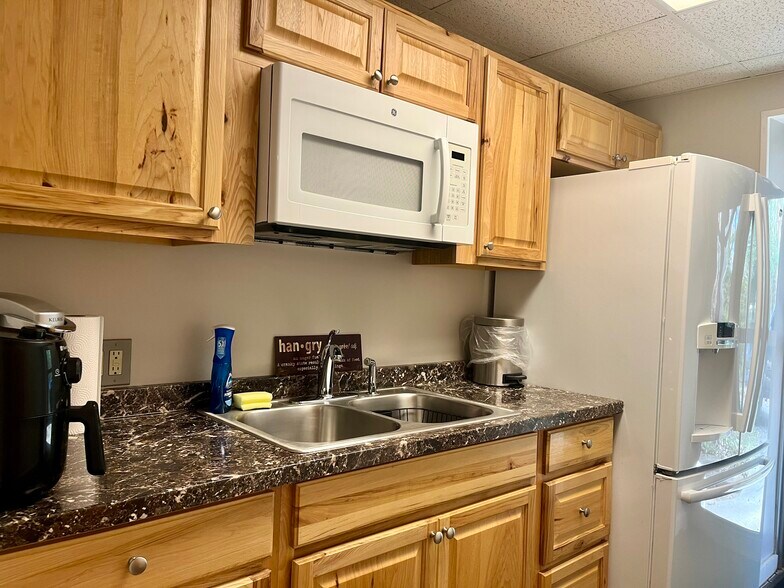 More Photos Of 125 Valley Vw, Mendon Office For Lease