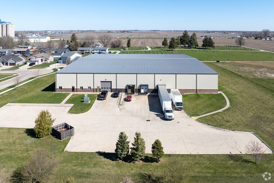 More Photos Of 319 Washington Ave, Bondurant Warehouse For Sale