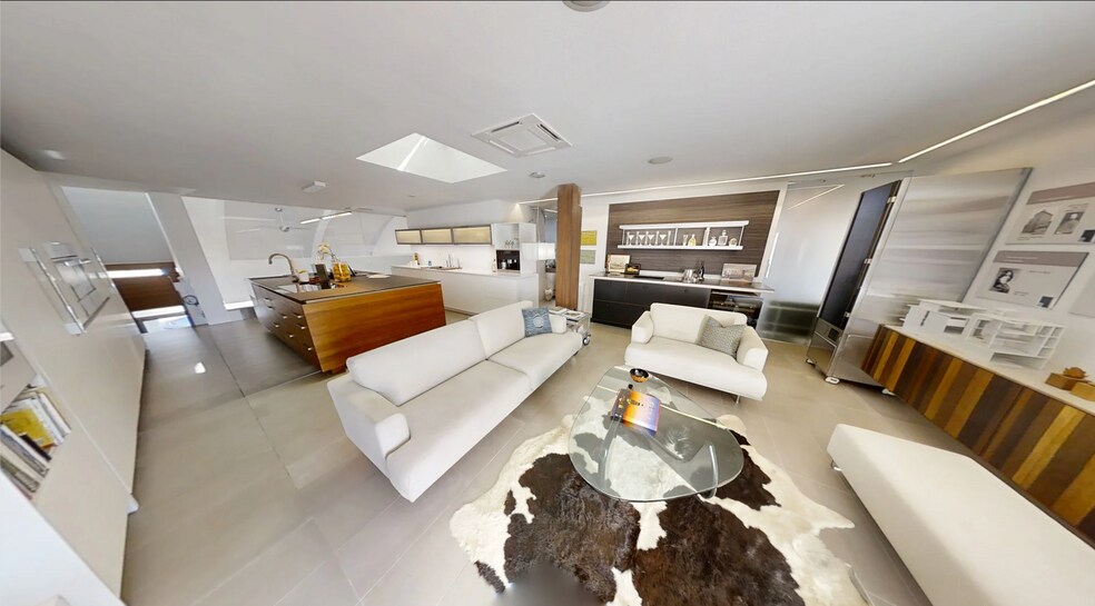 More Photos Of 4242 N Craftsman Ct, Scottsdale Storefront For Lease