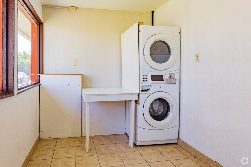 More Photos Of 7404 S May Ave, Oklahoma City Hotel For Sale
