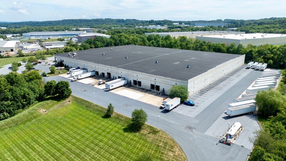 More Photos Of 22 Blackhawk Ln, Elizabethtown Distribution For Sale