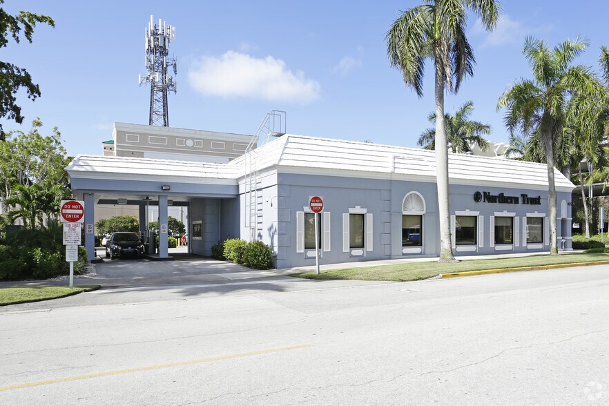 More Photos Of 405-445 8th St S, Naples Bank For Lease