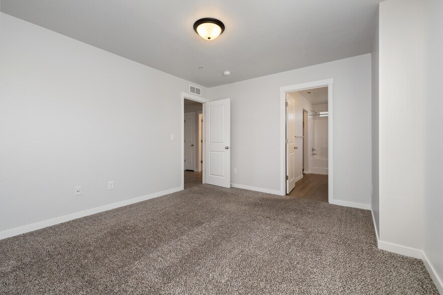 More Photos Of 10890 Blue River Ln, Nampa Apartments For Sale