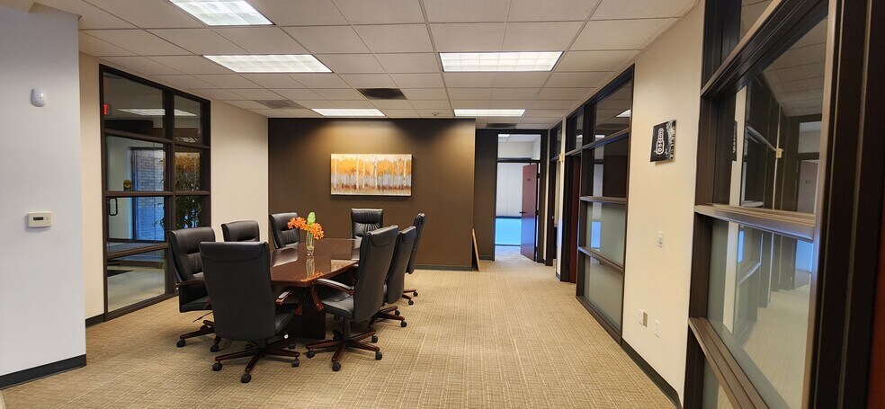 More Photos Of 3636 NE Broadway St, Portland Office For Sale