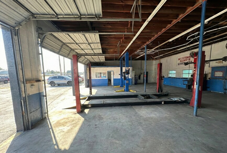 More Photos Of 13243 US Hwy 19, Hudson Auto Repair For Sale