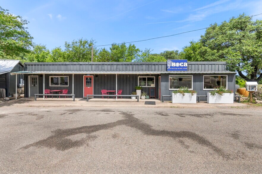 More Photos Of 1725 S US Highway 281, Blanco Freestanding For Sale