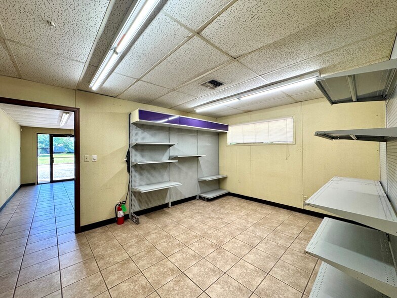 More Photos Of 420 W Dakota Ave, Chickasha Office For Sale