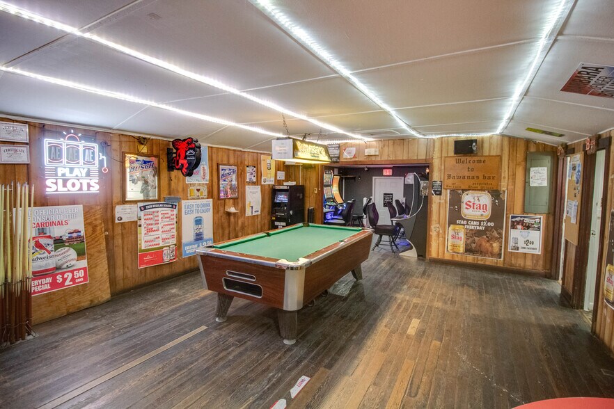 More Photos Of 20861 IL-100, Fieldon Specialty For Sale