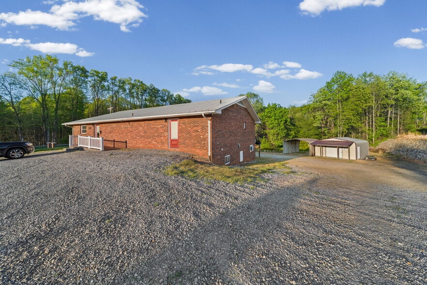 More Photos Of 125 Woodhaven Rd, North Wilkesboro Office For Sale
