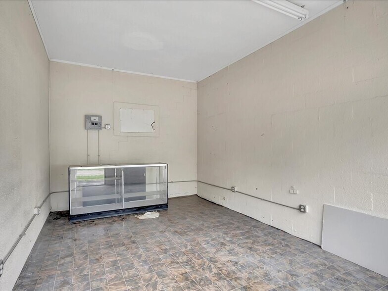 More Photos Of 125 S FM 1194, Lufkin Convenience Store For Sale
