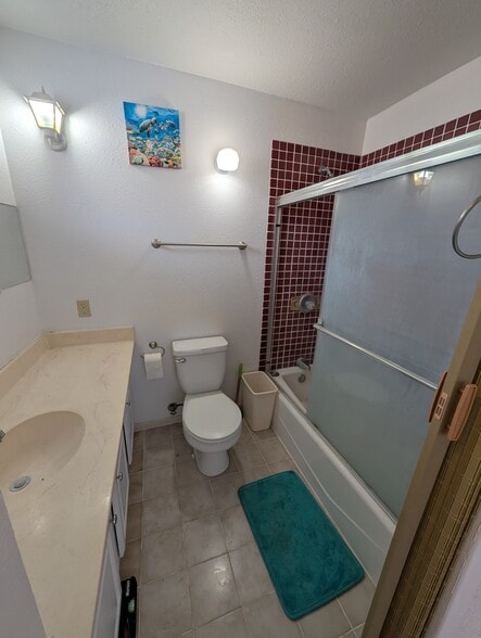 More Photos Of 1638 10th Ave, Honolulu Storefront Retail Office For Sale