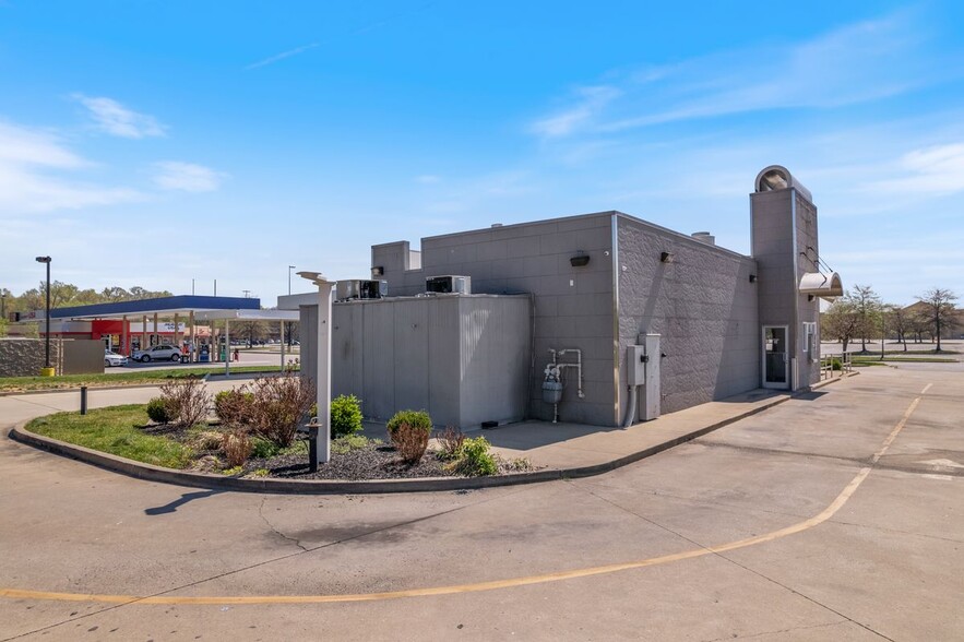 More Photos Of 7010 Raggard Rd, Louisville Fast Food For Lease