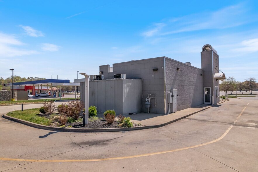 More Photos Of 7010 Raggard Rd, Louisville Fast Food For Lease