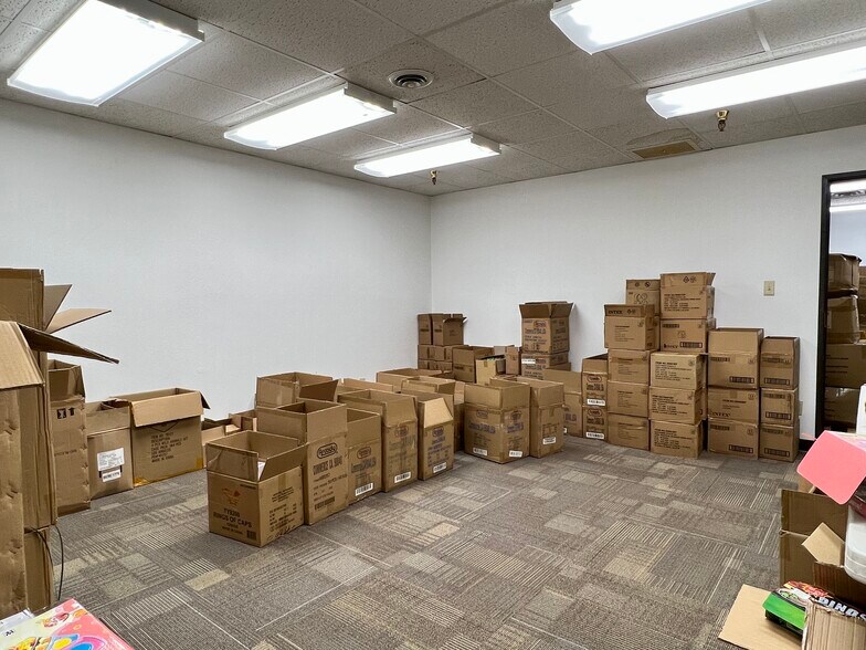 More Photos Of 1025 4 Bottle Dr, Valley City Industrial For Lease