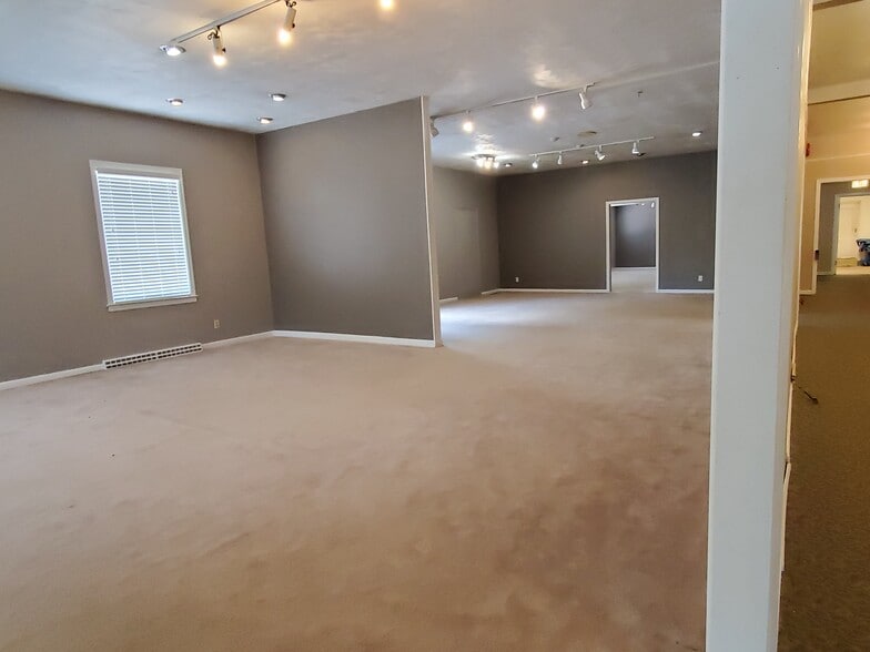 More Photos Of 1301 Colegate Dr, Marietta Freestanding For Lease