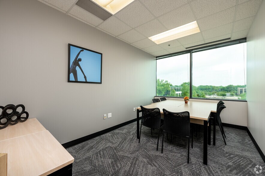 More Photos Of 450 E 96th St, Indianapolis Coworking Space