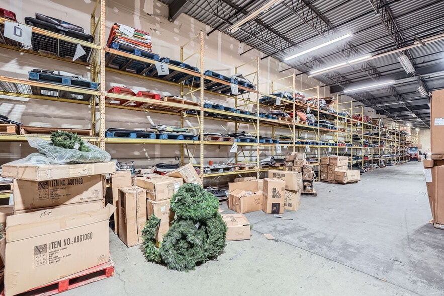 More Photos Of 2565 Kasota Ave, Saint Paul Distribution For Lease