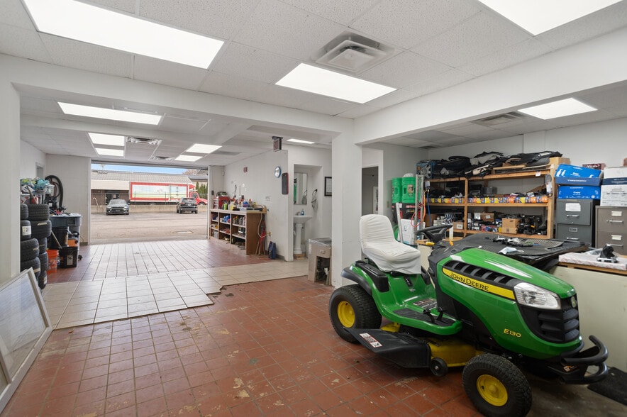 More Photos Of 2000 Columbia Ave, Franklin Freestanding For Lease