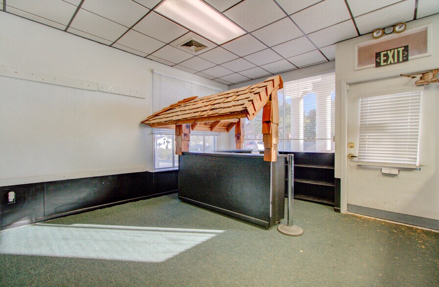 More Photos Of 1308 Wyoming St, Boulder City General Retail For Sale