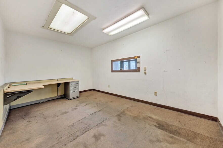 More Photos Of 98 Sproul St, McKees Rocks Truck Terminal For Sale