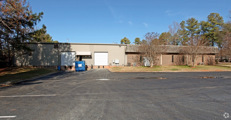 More Photos Of 5908 Triangle Dr, Raleigh Flex For Lease