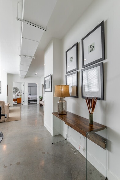 More Photos Of 27 W 19th St, Chattanooga Warehouse For Lease