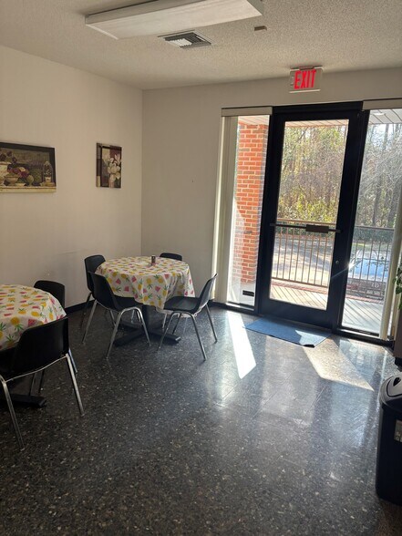 More Photos Of 1949 Commonwealth Ln, Tallahassee Office For Sale