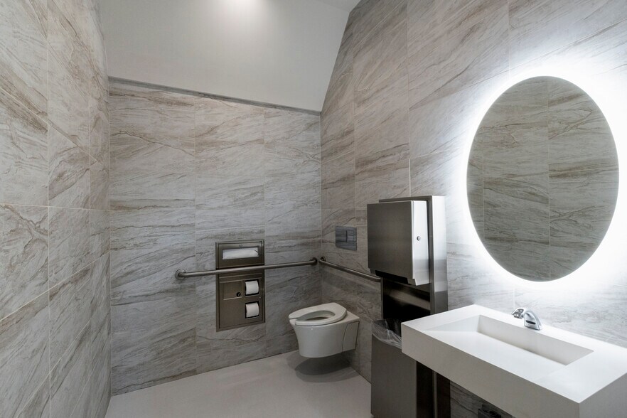 More Photos Of 10824 Burbank Blvd, North Hollywood Warehouse For Lease