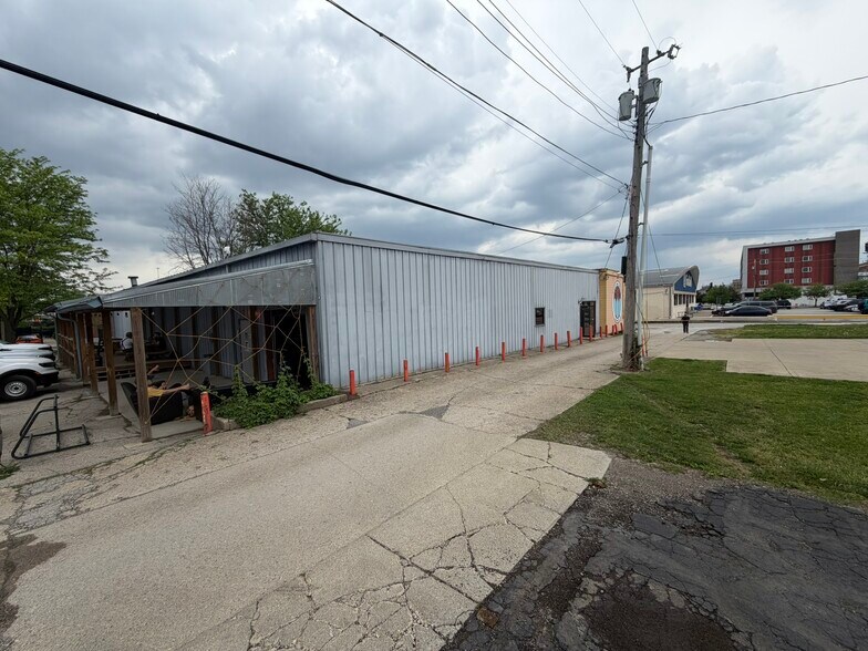 More Photos Of 1301 Barth Ave, Indianapolis Bar For Sale