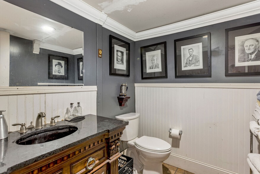 More Photos Of 6 W 4th St, Cincinnati Storefront Retail Office For Sale