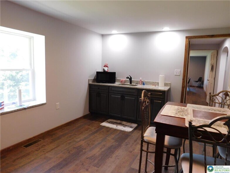 More Photos Of 992 Clamtown Rd, Tamaqua Office For Lease