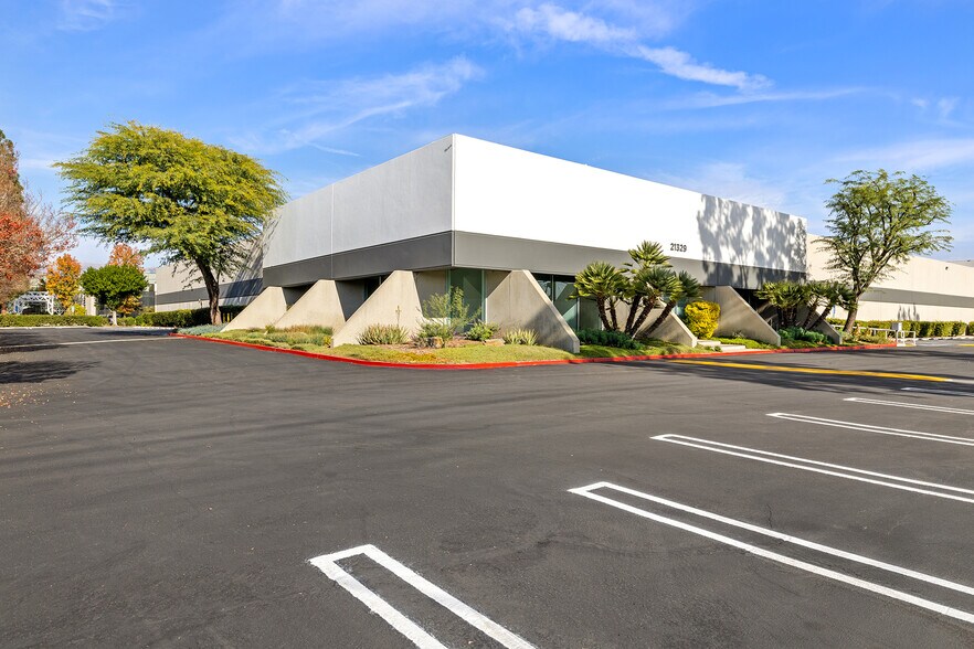 More Photos Of 21329 Nordhoff St, Chatsworth Distribution For Lease