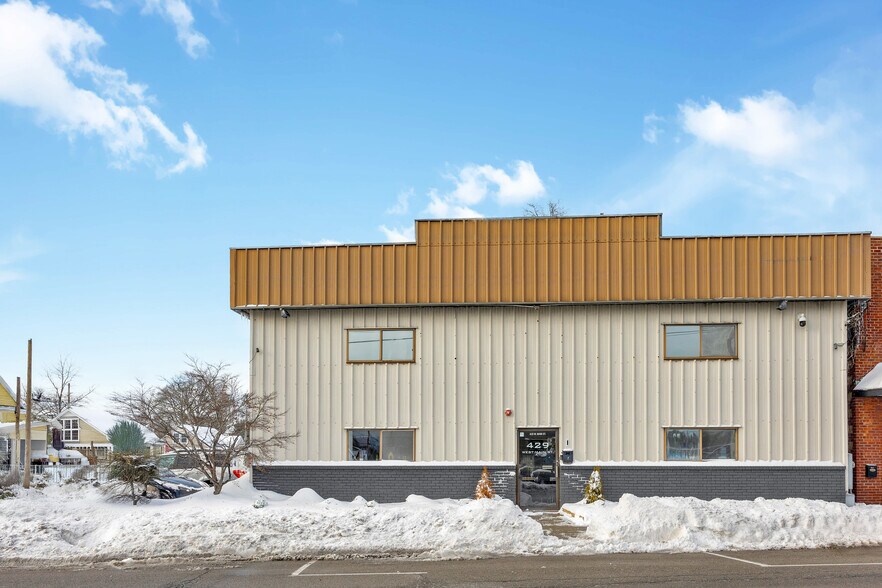 More Photos Of 429 W Main St, Patchogue Freestanding For Lease