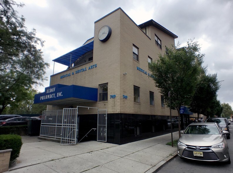 More Photos Of 749 Ocean Pky, Brooklyn Medical For Lease