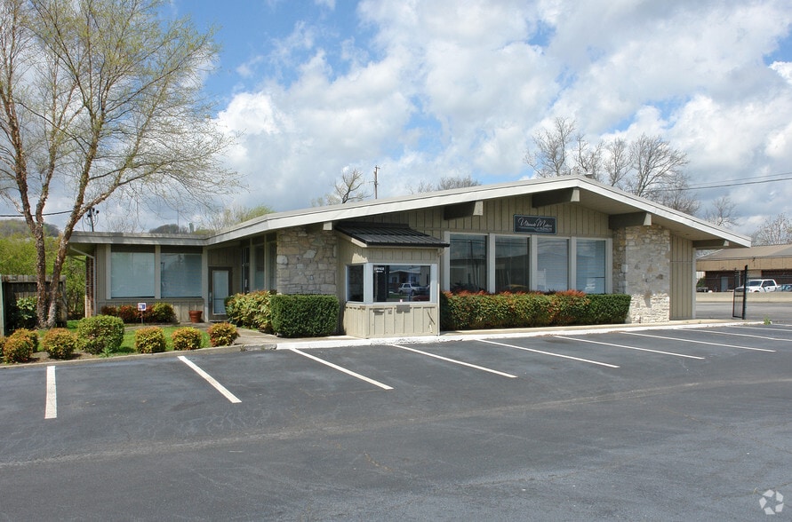 Primary Photo Of 2000 Columbia Ave, Franklin Freestanding For Lease