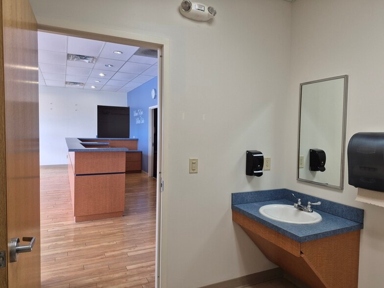 More Photos Of 942 Cherry St, Blanchester Unknown For Lease