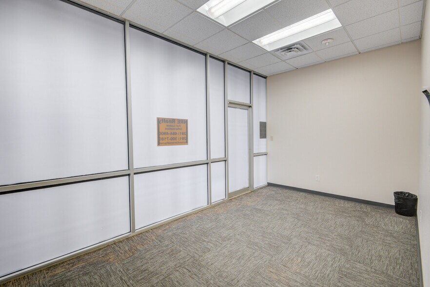 More Photos Of 4300-4302 Fairmont Pky, Pasadena Unknown For Lease