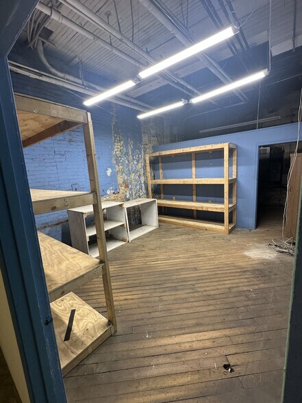 More Photos Of 1972 Central Ave, Cincinnati Flex For Lease