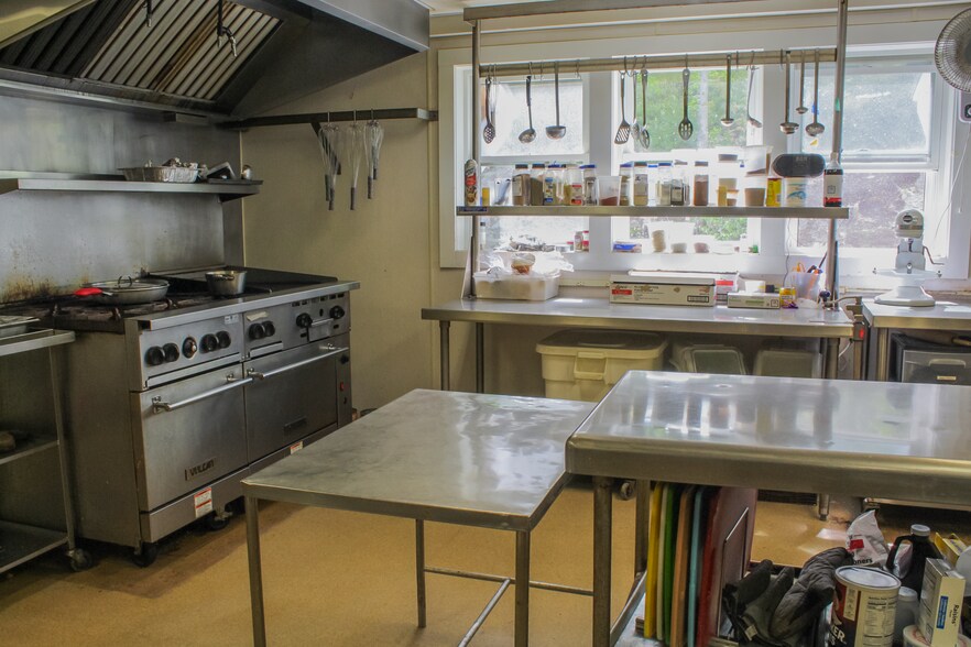 More Photos Of 166 Whiskeag Rd, Bath Specialty For Sale