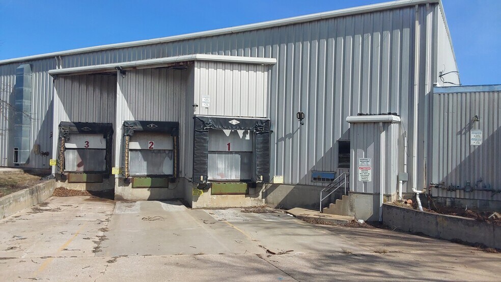 Primary Photo Of 700 W 11th St, Cassville Warehouse For Sale