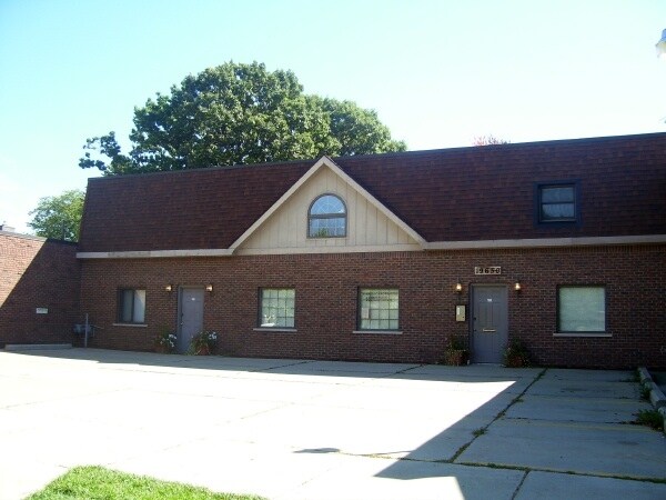 Primary Photo Of 19650 Harper Ave, Grosse Pointe Woods Medical For Sale