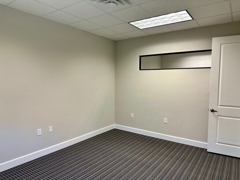 More Photos Of 633 E Fernhurst Dr, Katy Medical For Lease