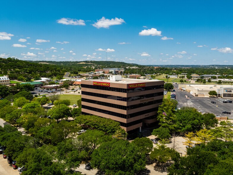 More Photos Of 222 S Sidney Baker St, Kerrville Office For Lease