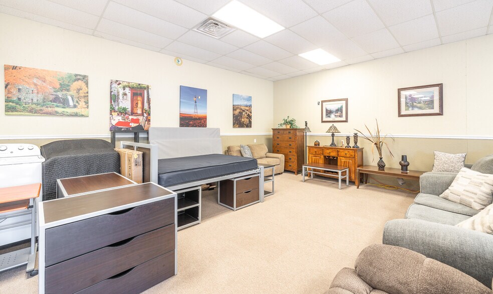 More Photos Of 329 N Jefferson St, Saint James Freestanding For Sale