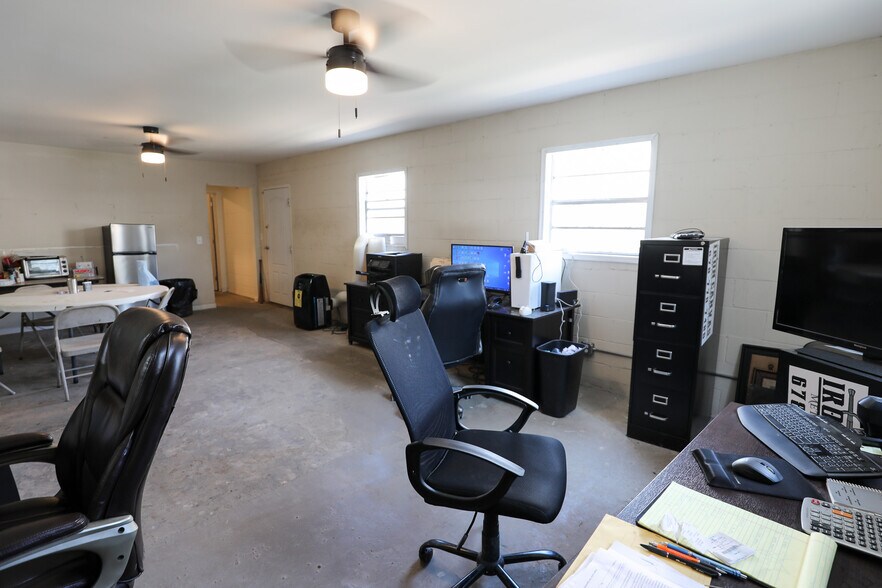 More Photos Of 5 Haynie St, Newnan Warehouse For Lease
