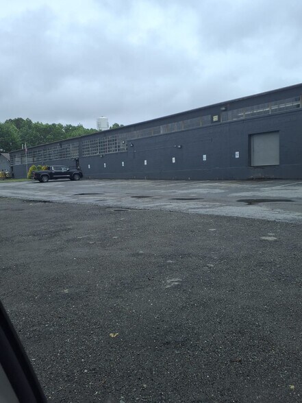 More Photos Of 368-392 Highland Ave Ext, Middletown Warehouse For Lease