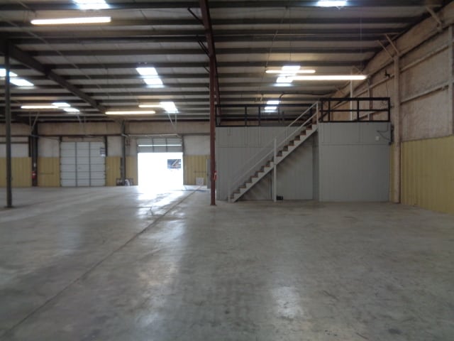 More Photos Of 903 Industrial St, Clute Unknown For Lease